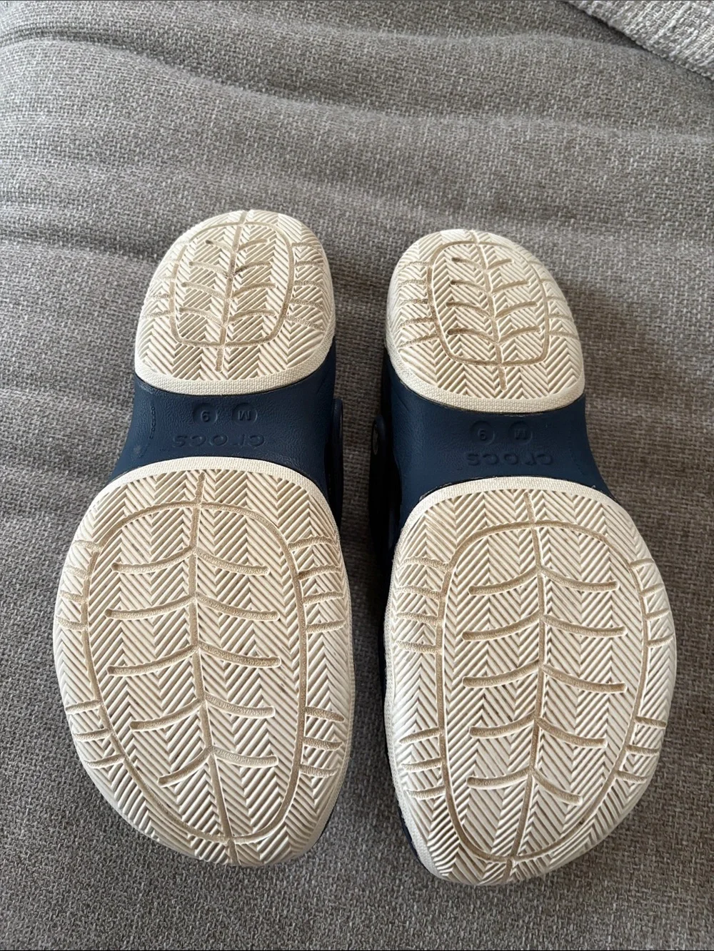 CROCS MensClassic Clog in Navy with White Strap Accent Size 9